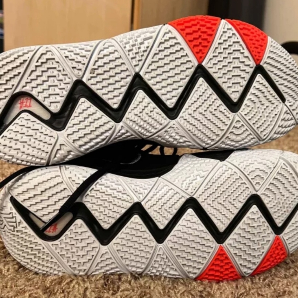 Kyrie 4 - Picture 5 of 5